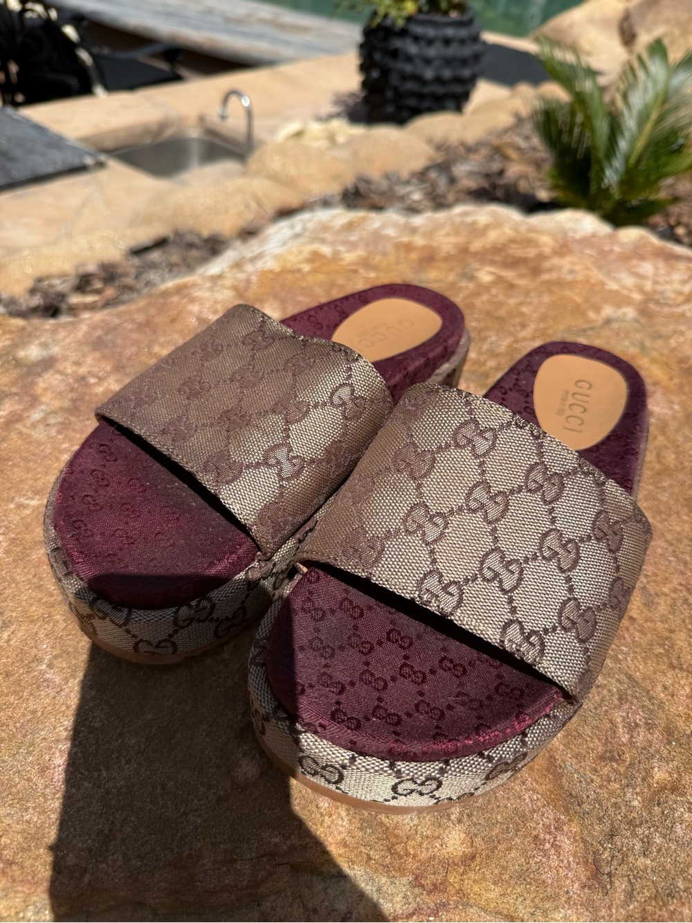 Vintage epic GUCCI unisex GG Monogram Slide Sandals with Burgundy Insole - Picture 4 of 11